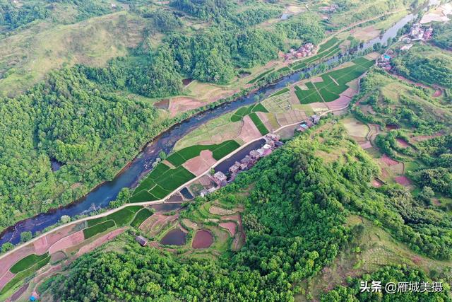 航拍湖南祁东母亲河:白河在金桥镇官山村地段九转回肠,蜿蜒如画