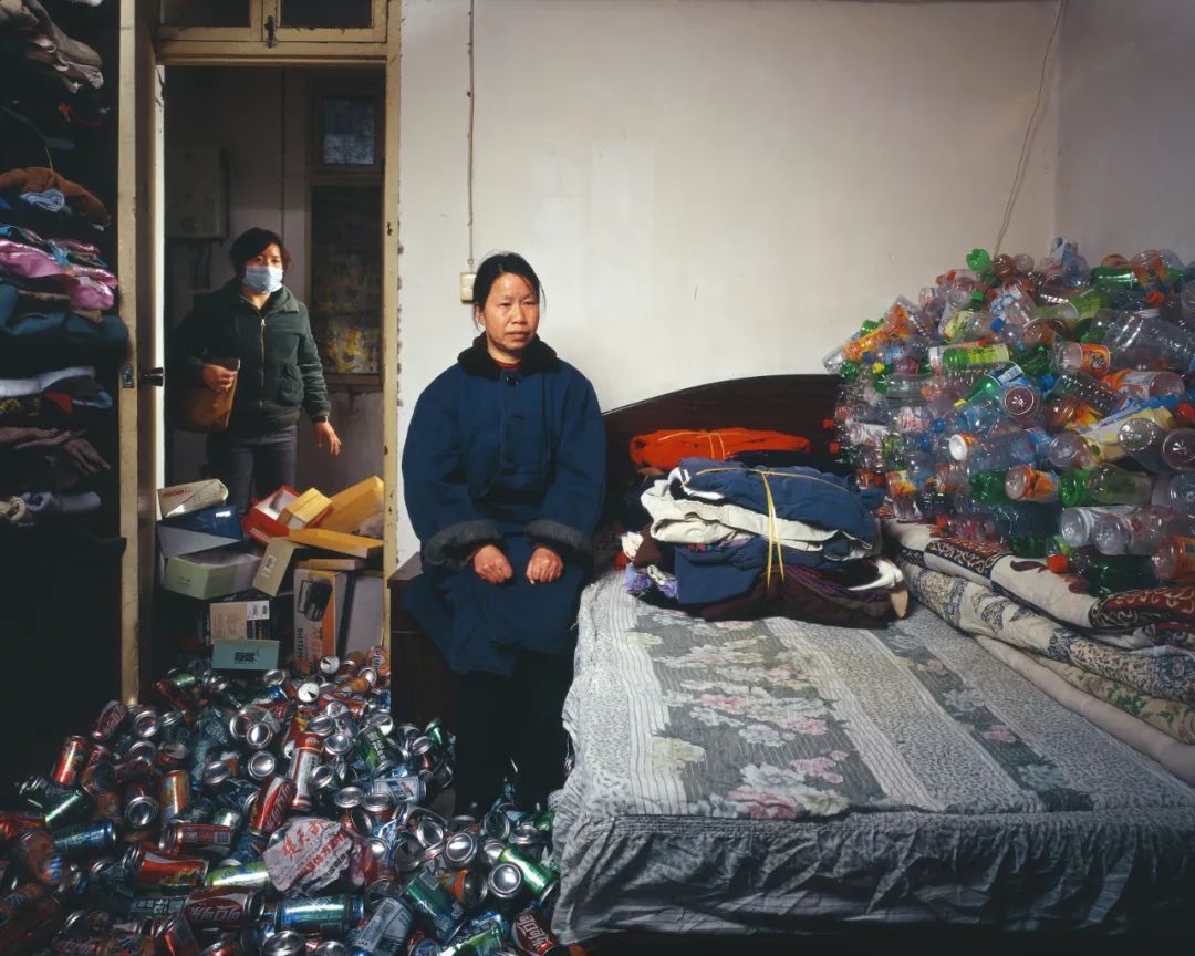 两个武汉小伙,10年专拍“伪新闻”,比现实更戳心