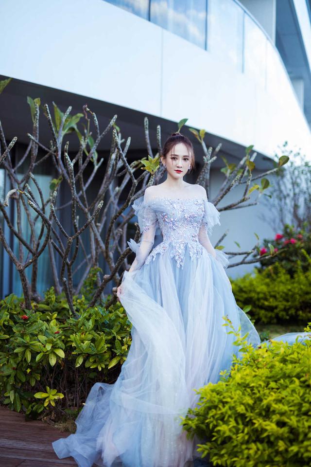 原创41岁的陈乔恩冻龄女神蓝色薄纱礼服灵动飘逸温婉高贵