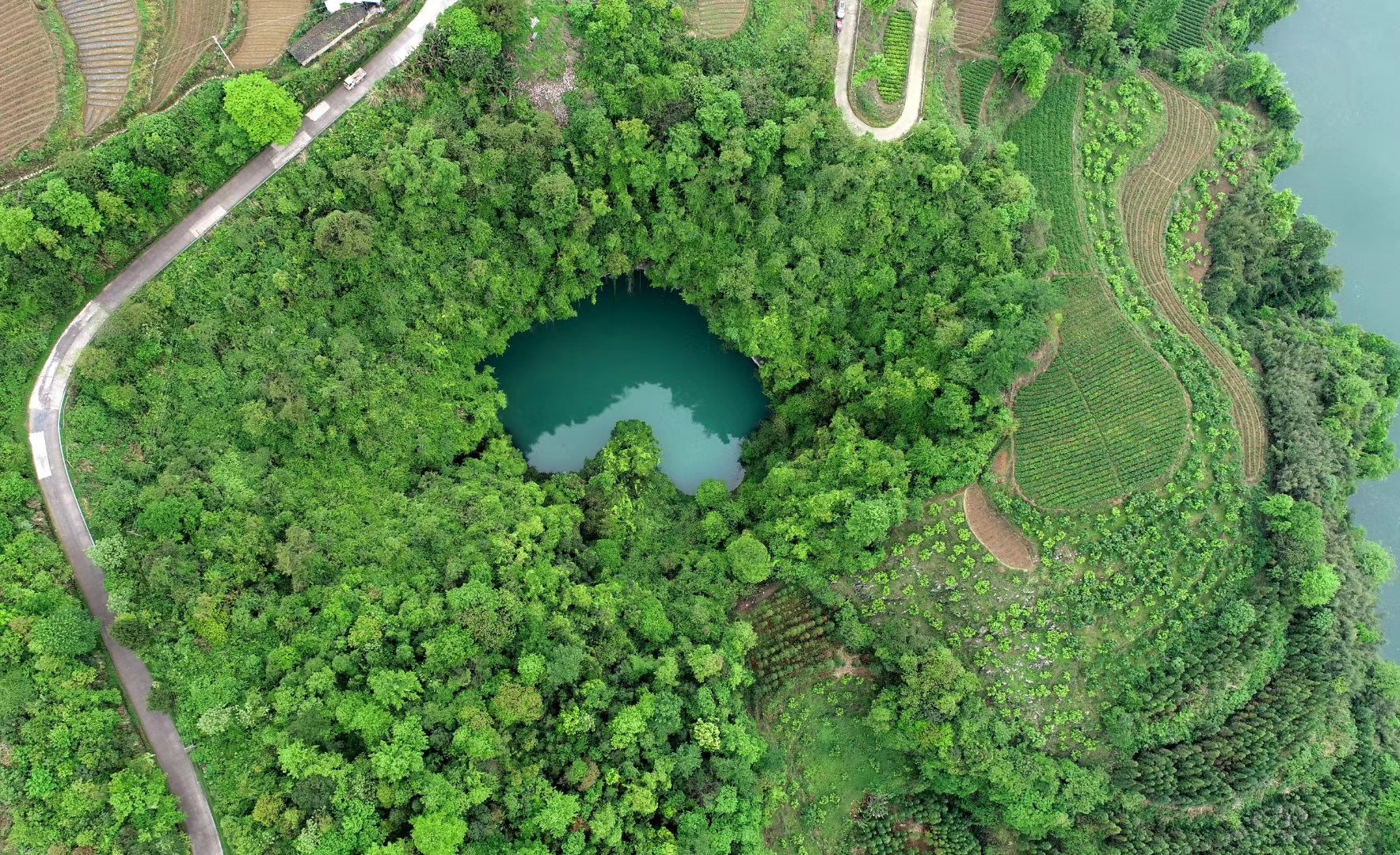 [消息资讯]航拍发现茅岩河心湖张家界武陵源农民导游获奖2万元，