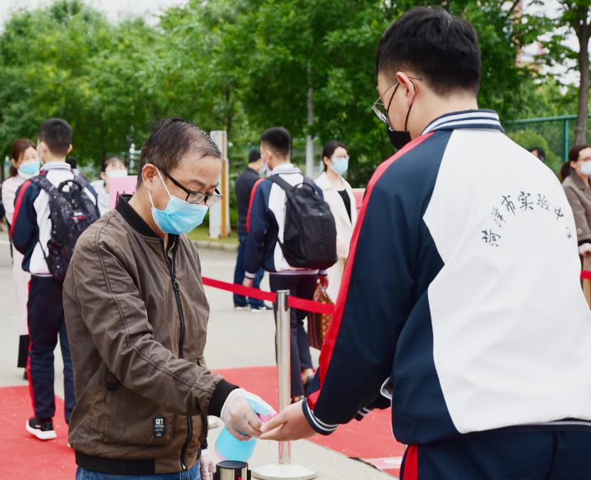 今天,菏泽12.5万名学生开学了!现场直击