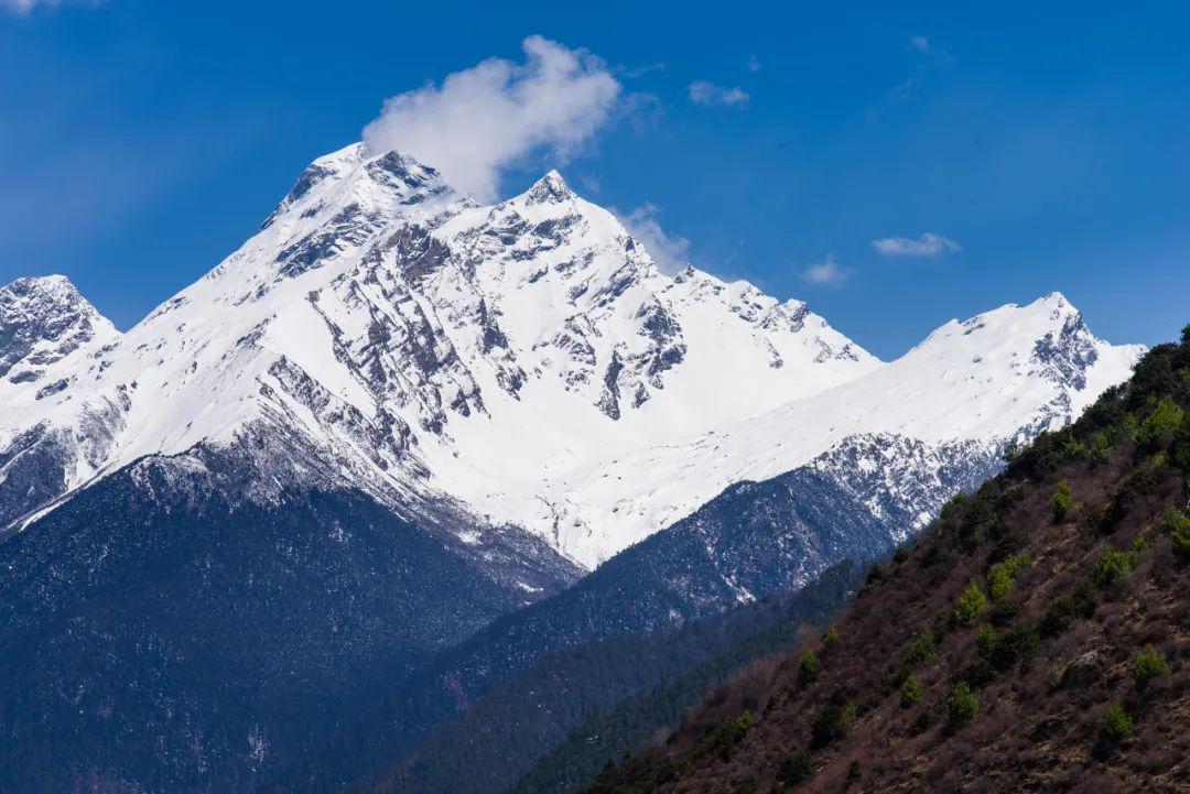 08 中国最美雪山 南迦巴瓦峰 终年云雾缭绕的南迦巴瓦峰,可能是神山中