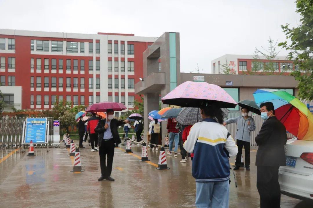 岚山区初中学校毕业年级今日开学