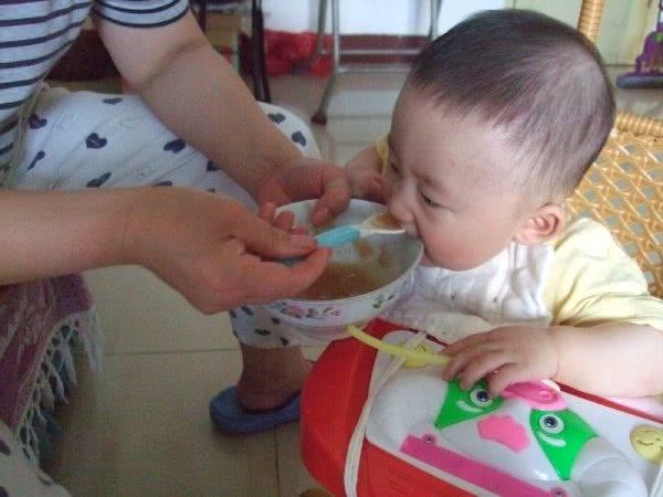 脾胃@3种食物别再喂了,香蕉配“它”,孩子脾胃好不积食孩子3岁前