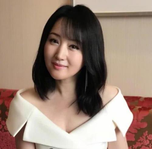 杨钰莹年轻时有多美走哪都是男人的焦点实在出色少有人敢娶