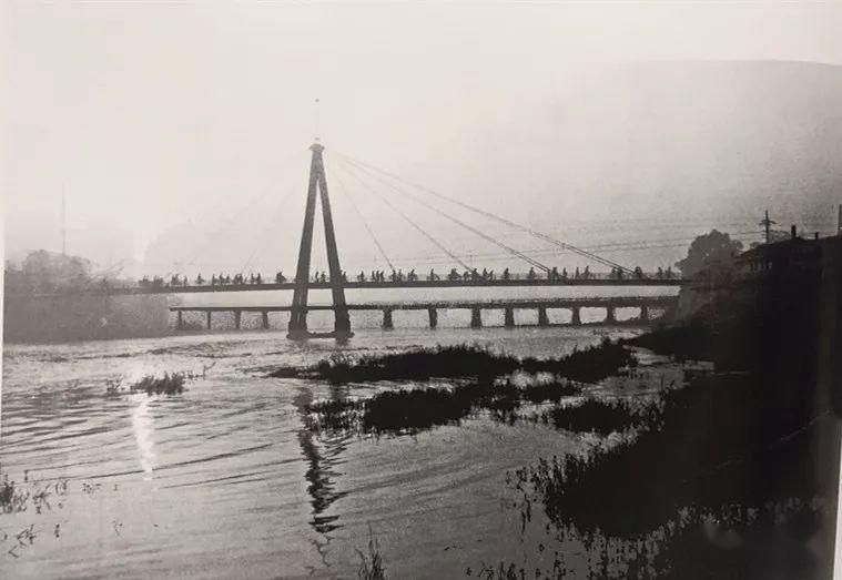最记忆犹新的便是飞鸿桥了吧,在老广汉人的心中,说到桥梁,——艾青