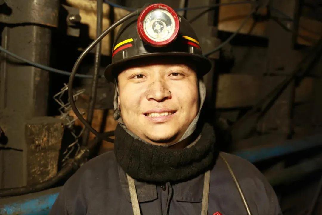 世界微笑日最美劳动者的笑脸