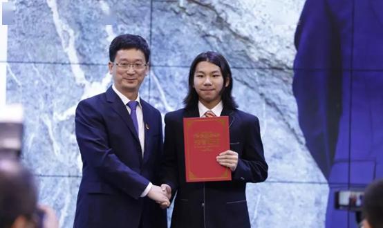 2019年9月1日,黄彦清获得了北京中学校长特别奖.