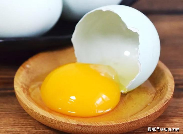 蛋白质:白壳鸡蛋比红壳鸡蛋高0.75%左右.
