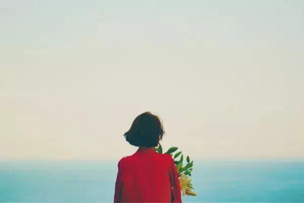 30岁后敢随意发朋友圈的女人,活得潇洒又真实