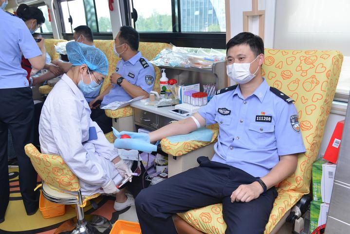 杭州：，这样的事情，值得！15年杭州这位蜀黍连续献血14次