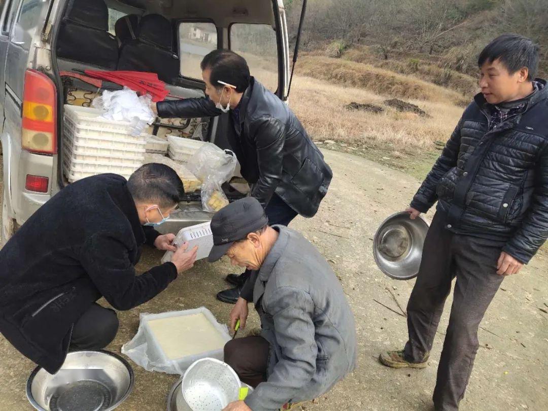 面对困难,曾武军没有气馁,对生活仍然充满希望.