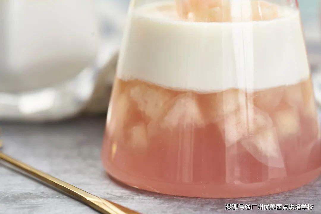 优美西点の水蜜桃牛奶布丁 ,"蜜桃女孩"挚爱的夏日甜点~_桃子