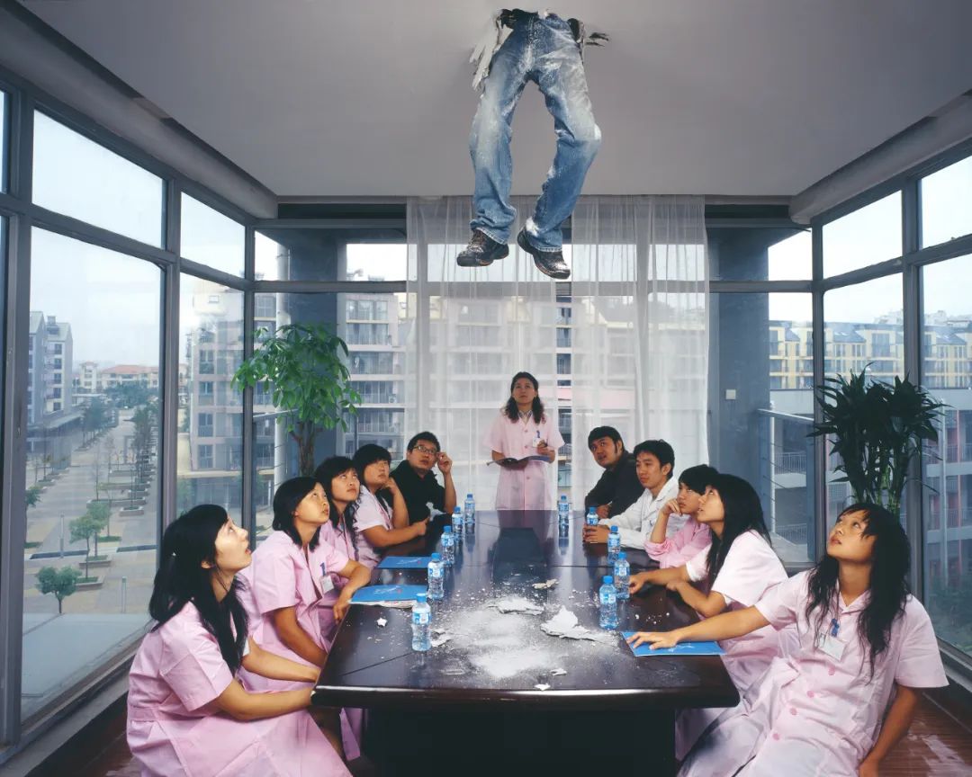 两个武汉小伙,10年专拍“伪新闻”,比现实更戳心