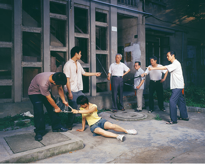 两个武汉小伙,10年专拍“伪新闻”,比现实更戳心