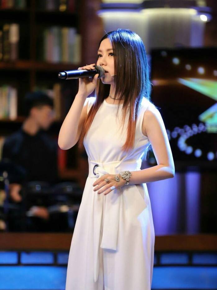 华语女歌手热度榜,毫无悬念的排名,谁能阻止邓紫棋"霸