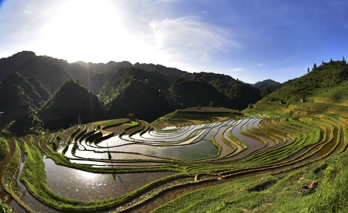 贵州与广西交界这个这县,一半高山一半丘陵,风景如画