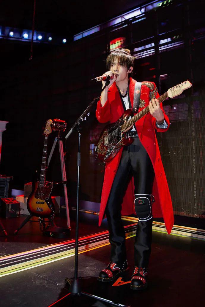 易烊千玺唱功 bab6bf1c9509418b8316d2bb1bb30f0a.jpeg