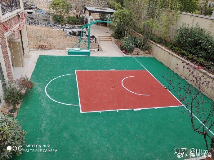 想在家里修建一个小型篮球场,最少需要多大的空间和成本?