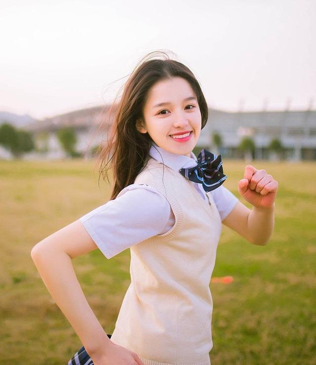周迅放下身段捧侄女出道，对方却被讽是最丑小