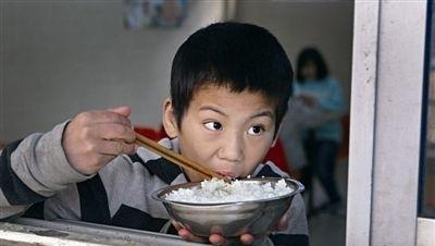 原创你的孩子是高度不挑食的孩子吗?孩子可能患营养单一性营养不良