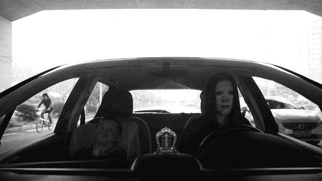 两个武汉小伙,10年专拍“伪新闻”,比现实更戳心