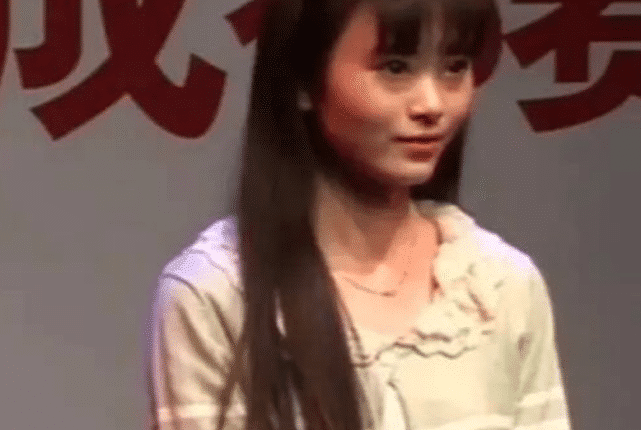 鞠婧祎出道前和出道后的照片 18e833a9d28d4a619a1965dd74a603a3.png