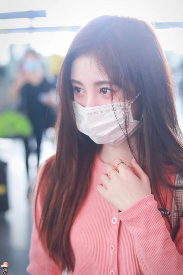 仙女基础款针织衫穿出仙女范，新发色加分鞠婧祎不愧“四千年美人”