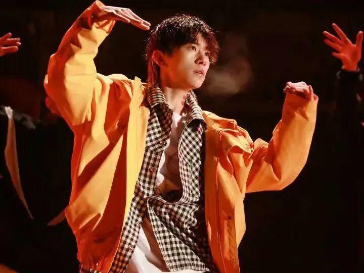 易烊千玺玊尔演唱会图片 22035d1b6b754ef597a50ef0fa08539c.jpeg