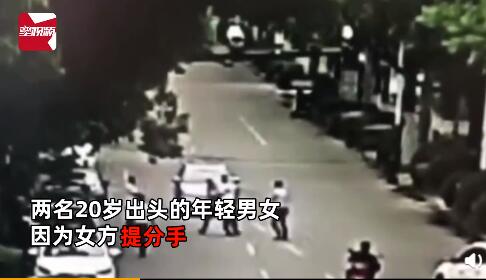 [马路]民警神速拉回，惊魂5秒！男子情绪失控冲上马路欲自杀