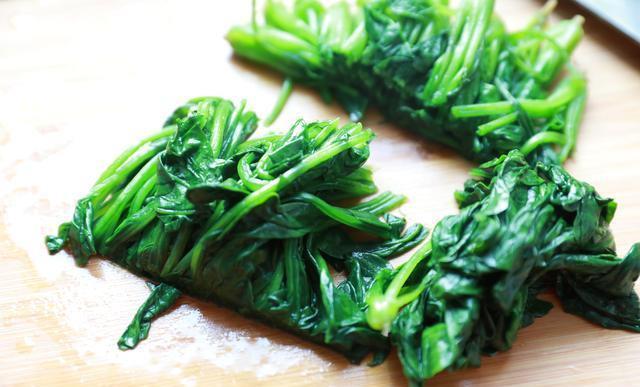 银耳为什么不能和菠菜一起吃 2e94b0ac5e324840aad5b802d802a0d5.jpeg