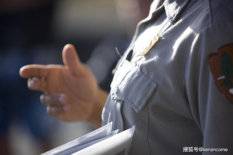 打死老人口罩_戴口罩的卡通图片(2)
