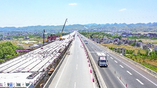 贵州首个"四改八"高速公路项目将于年底通车_改扩建