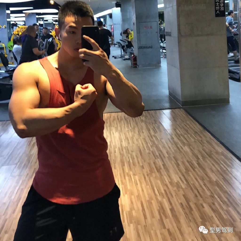21岁东北肌肉救生员,因性感身材照走红