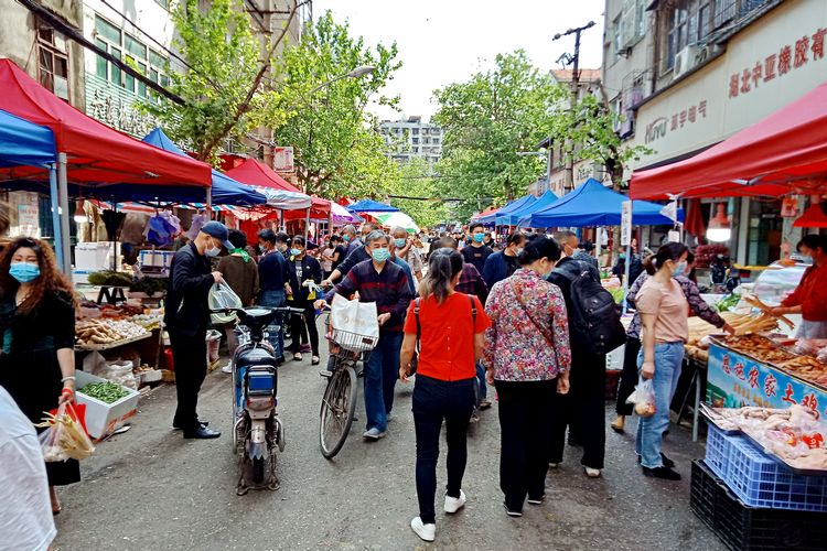 武汉马路菜场的早市好热闹