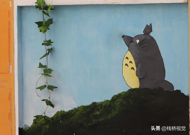 青岛:宫崎骏漫画墙绘萌游人
