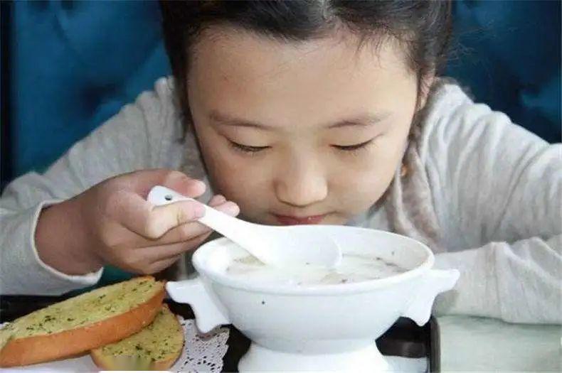 [食物]帮孩子养好胃~重口味食物很伤胃！做好4点