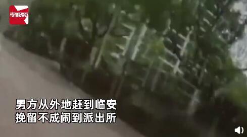 [马路]民警神速拉回，惊魂5秒！男子情绪失控冲上马路欲自杀