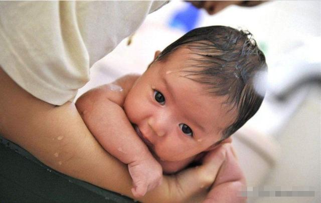 儿科医生：这4个时间段不要给宝宝洗澡，易破坏免疫力，导致生病