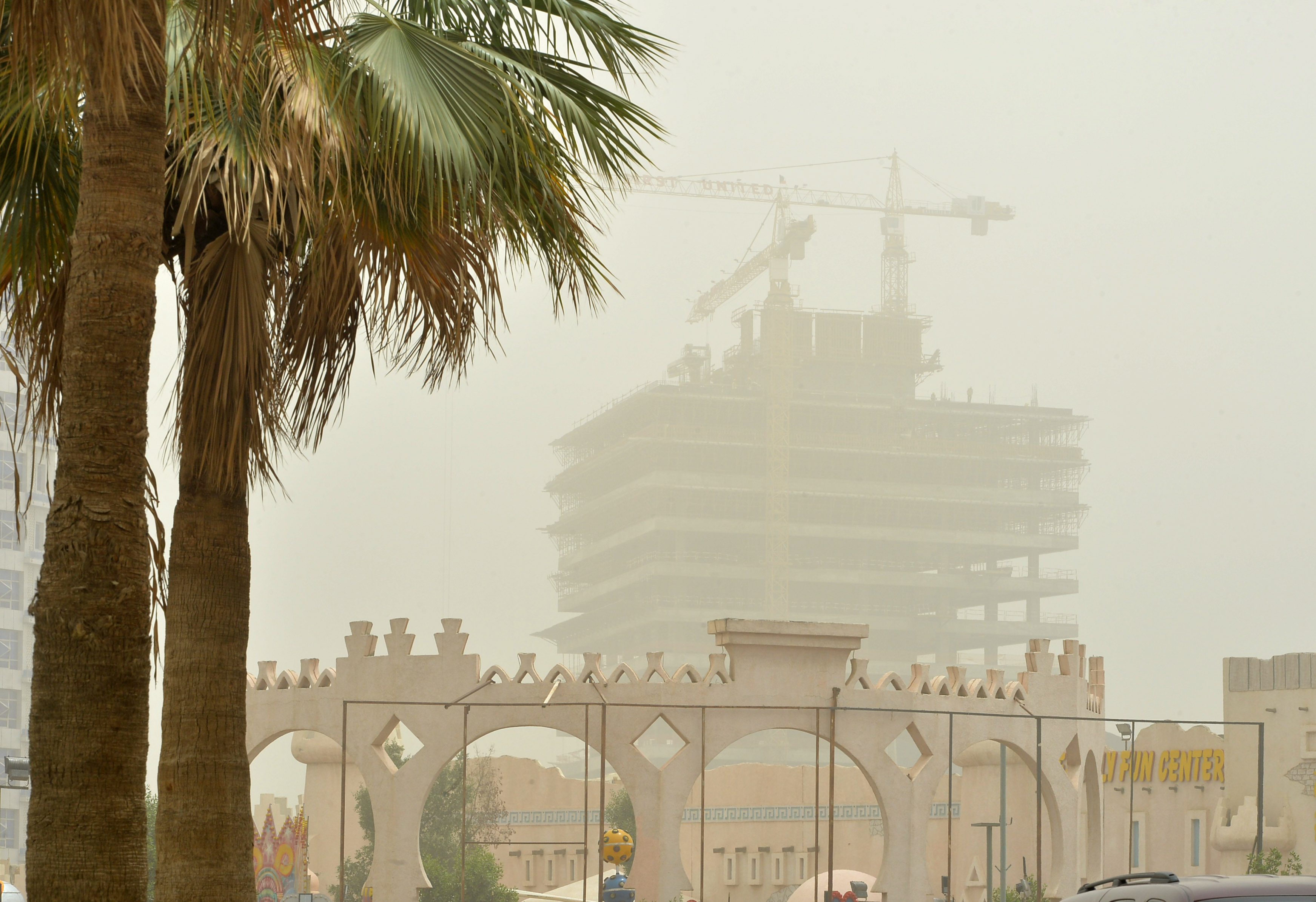 『沙尘暴』科威特遭遇沙尘暴天气，