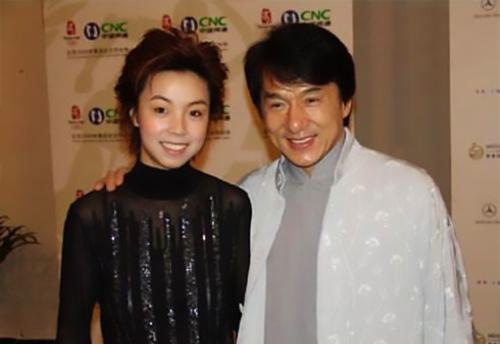 成龙女明星们合照 ce92b8e93dcf486cb451e0a2dc4de0be.jpeg