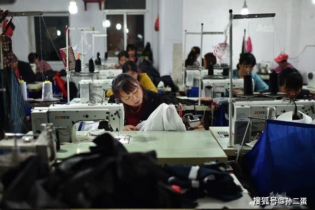 服饰厂工作场景 db50066129b1402b9cf50af54a1d56eb.jpeg