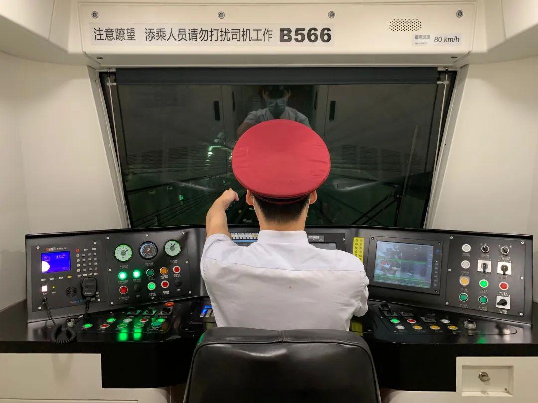 武汉地铁诞生121名"铜手柄"司机
