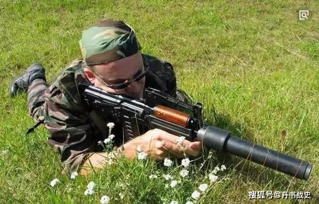 俄罗斯oc-14"groza"步枪,它其实是一个型号齐全的枪族