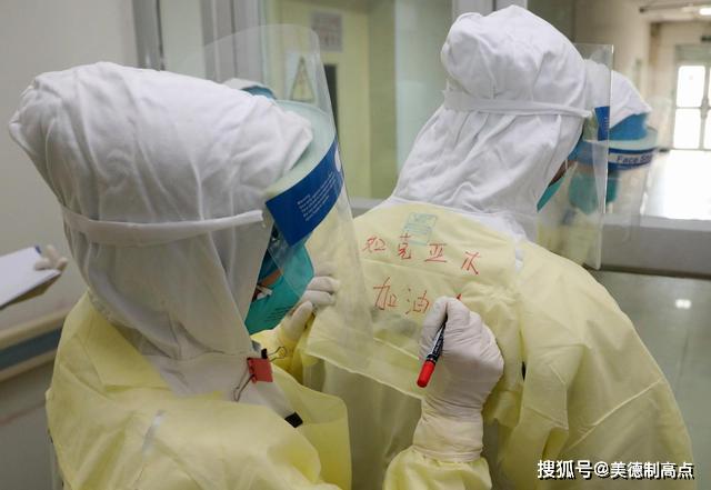 卖外国人口罩_外国人戴口罩图片(3)