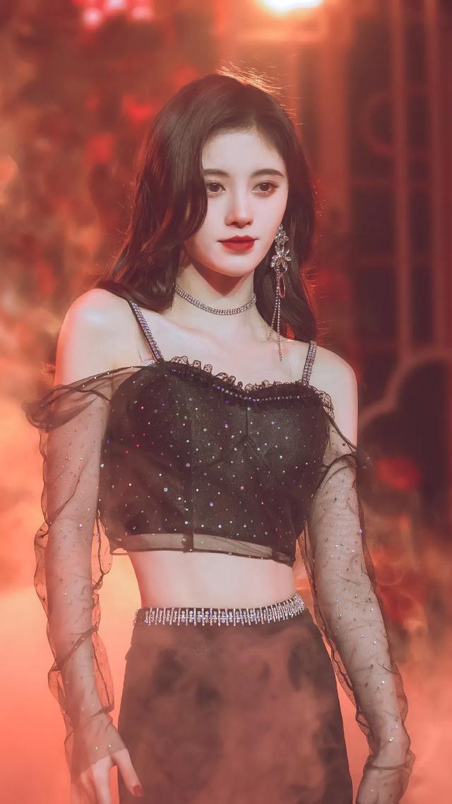 仙女基础款针织衫穿出仙女范，新发色加分鞠婧祎不愧“四千年美人”