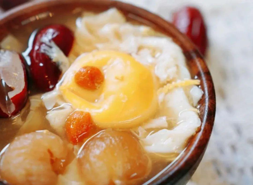 腐竹鸡蛋糖水 /食谱by下厨房@烘焙帮胖熊4,再将1个打散的鸡蛋加入锅