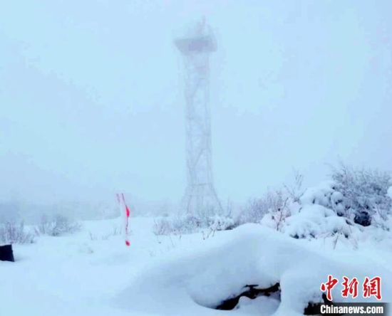 “中国最冷小镇”初夏降大雪,系三年来首次(图)