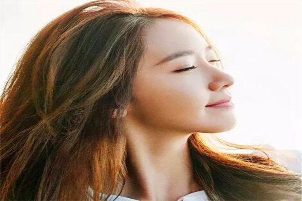 怎么做才能让女生感觉到爱 f7615f7de0934a56a18b74dff98d3701.png