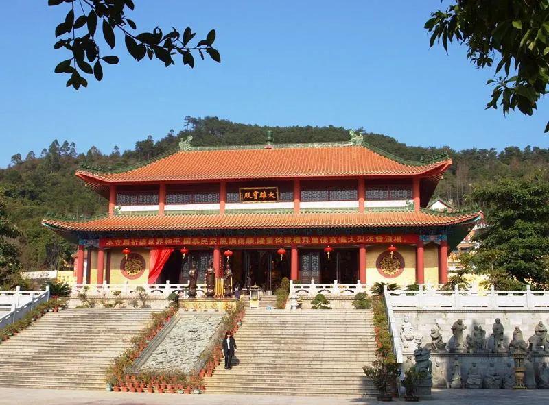 北山古寺不仅为阳山寺庙之冠更是一处风景秀丽的旅游胜地登临寺庙上